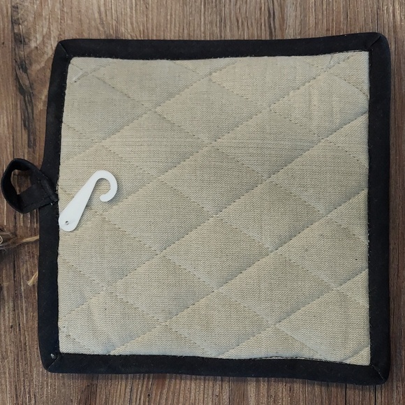 3 Piece Gift Set: Towel, Pot Holder, Cookie Cutter - Picture 3 of 4